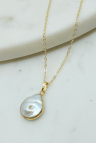 Teardrop Pearl Pendant Necklace in Gold - Apalipapa